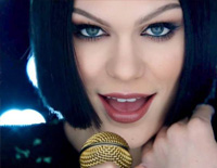 Flashlight-Pitch Perfect 2 OST