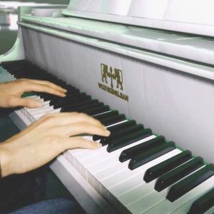 在這如火的歲月里點燃激情（送給鋼琴的初學者們）